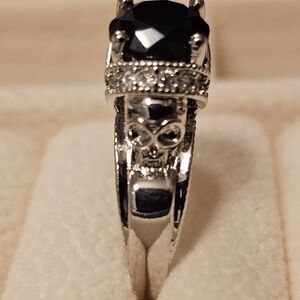 Elegant Silver and Black Women's Ring